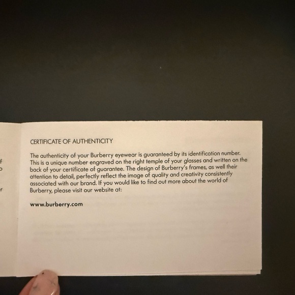 Burberry sunglasses - Picture 8 of 9